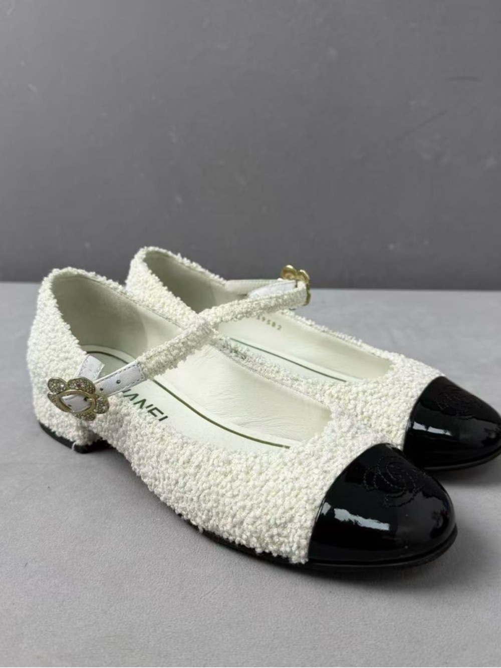 Authentic CHANEL White Tweed Mary Jane Flats with Black Patent Cap Toe - Picture 3 of 5